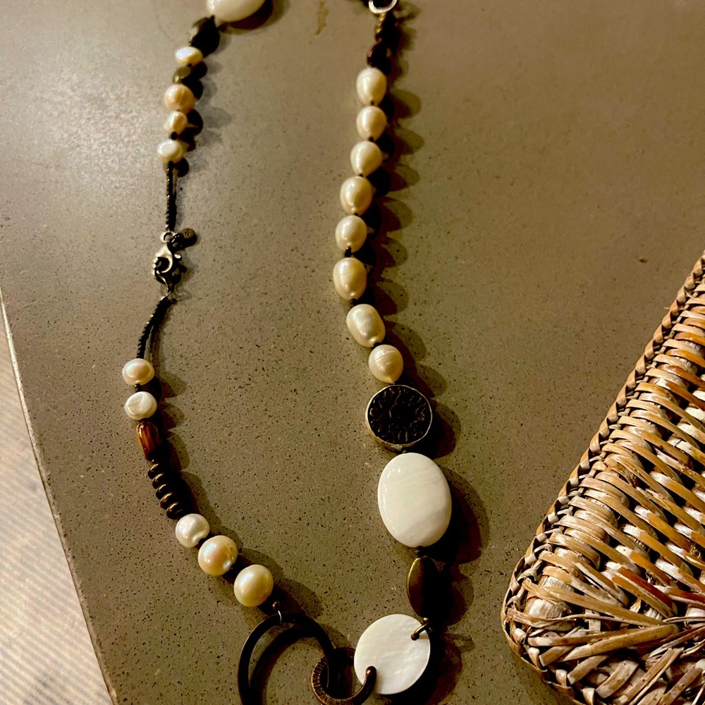 Mixed shell and bronze
